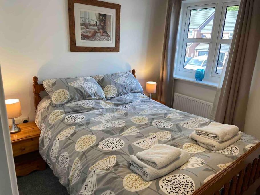 Modern 2 Bed Nestled In The Abergavenny Hills Villa ภายนอก รูปภาพ